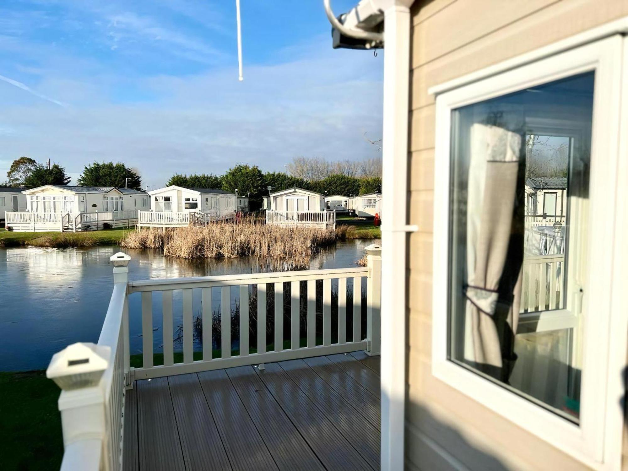 Stunning Caravan With Full Lake View At Southview Holiday Park Ref 33004Ml Skegness Exteriér fotografie