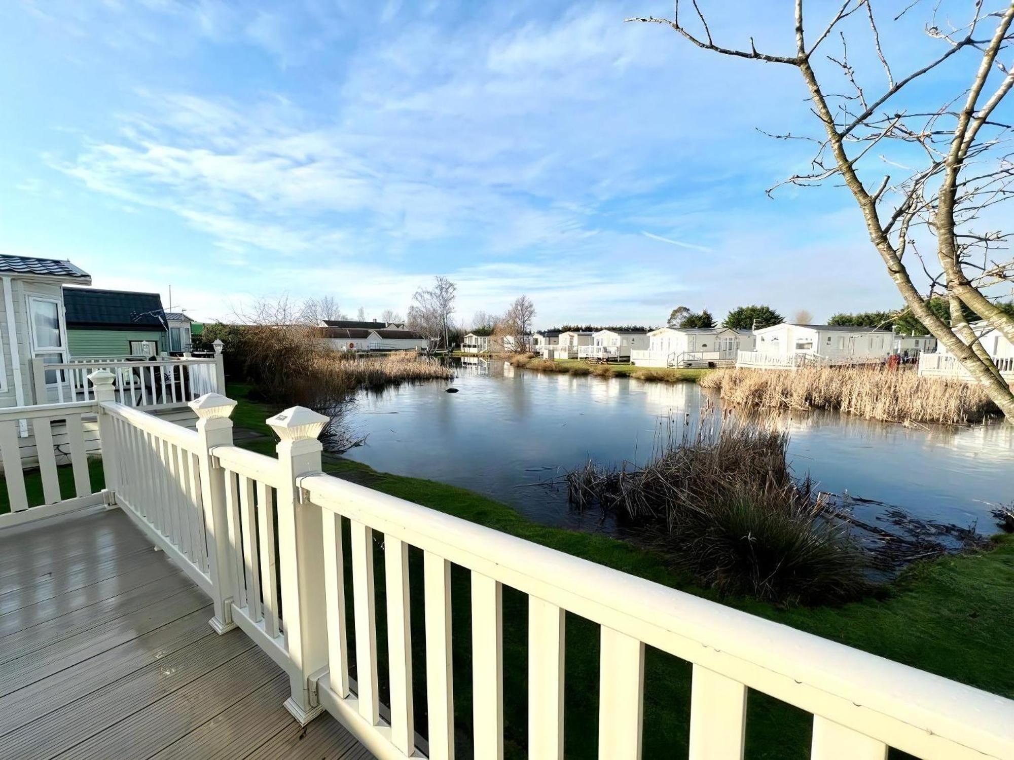 Stunning Caravan With Full Lake View At Southview Holiday Park Ref 33004Ml Skegness Exteriér fotografie